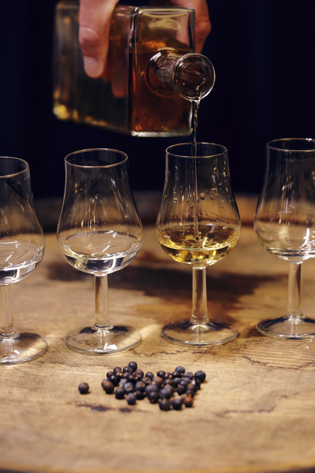 Tislaamokierrokset Tasting Authors Distillery